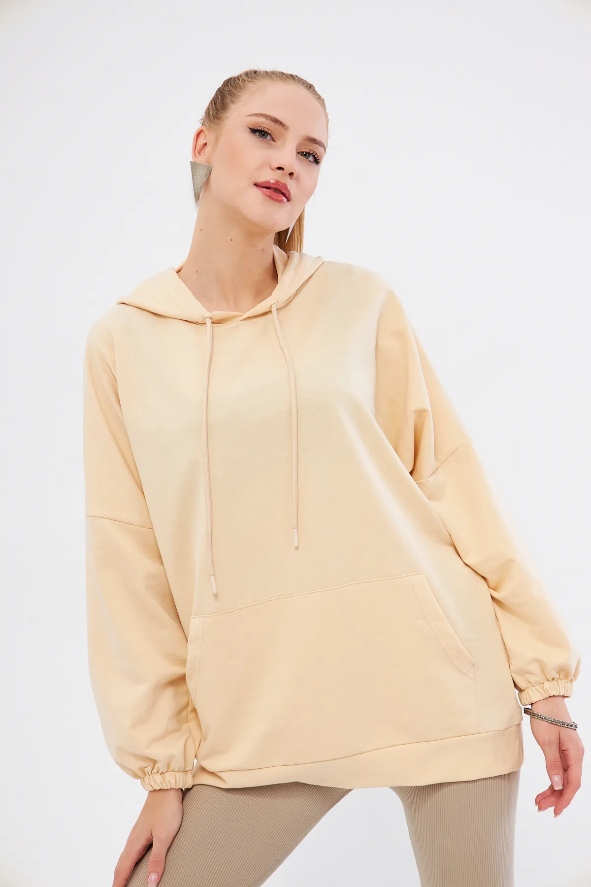 ARM-21K024027 Bej Kapüşonlu Cepli Sweatshirt