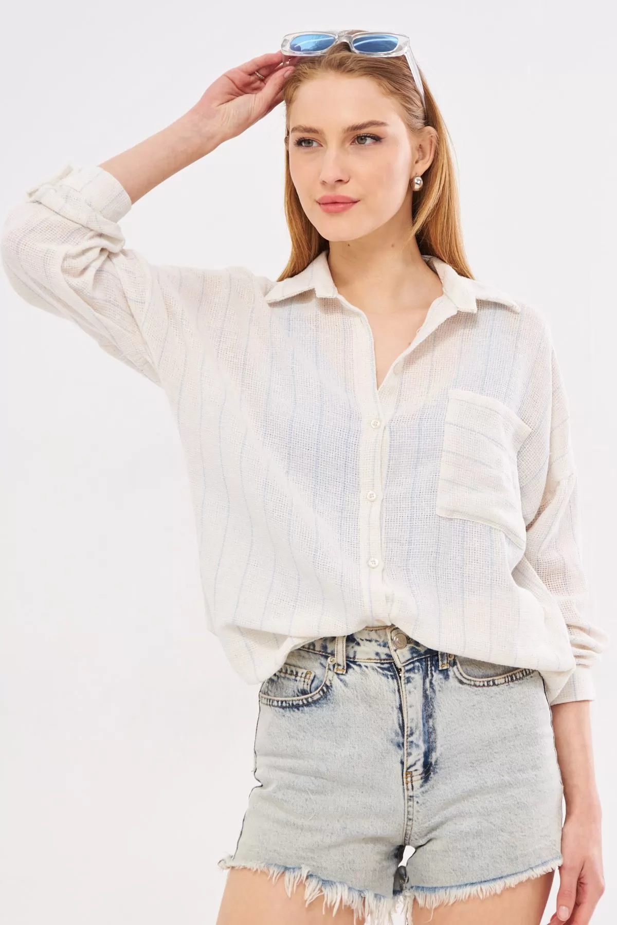 ARM-24Y001053 Bebe Mavi Uzun Kollu Cep Detaylı Sırtı Pileli Çizgili Oversize Gömlek