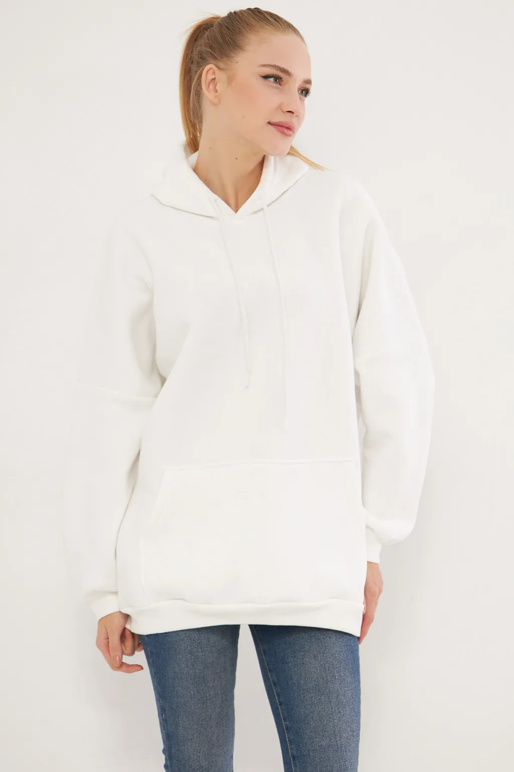 ARM-25K001045 Beyaz Kapüşonlu İçi Şardonlu Kanguru Cepli Oversize Sweatshirt