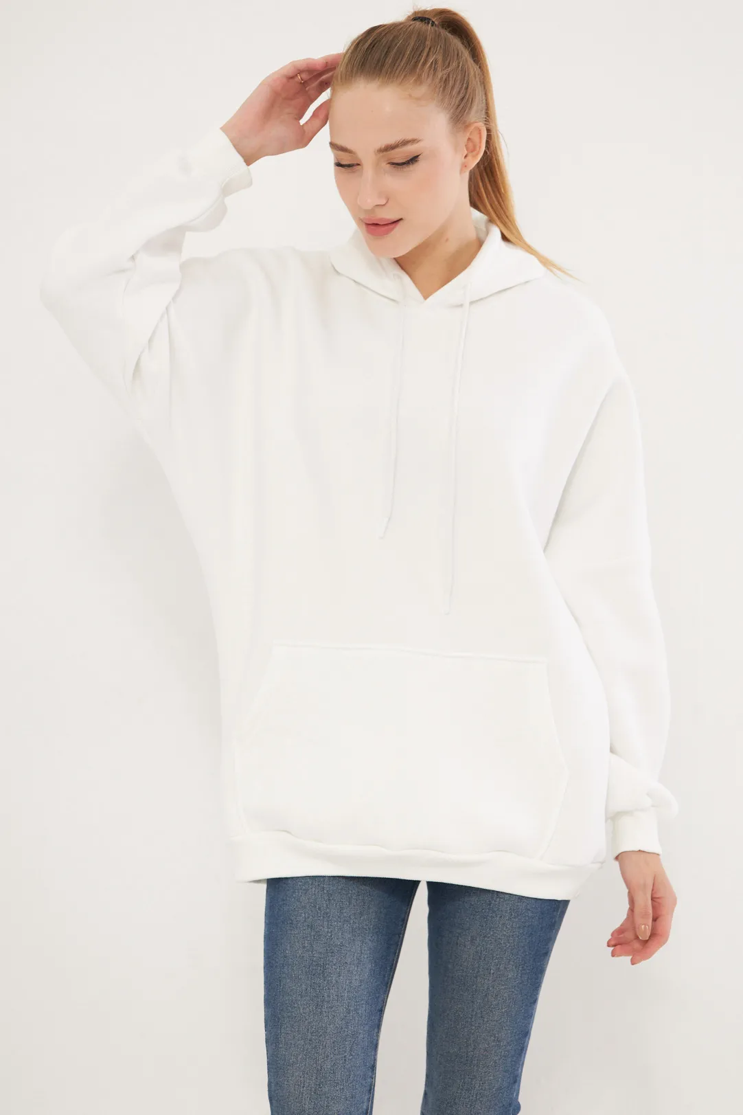 ARM-25K001045 Beyaz Kapüşonlu İçi Şardonlu Kanguru Cepli Oversize Sweatshirt