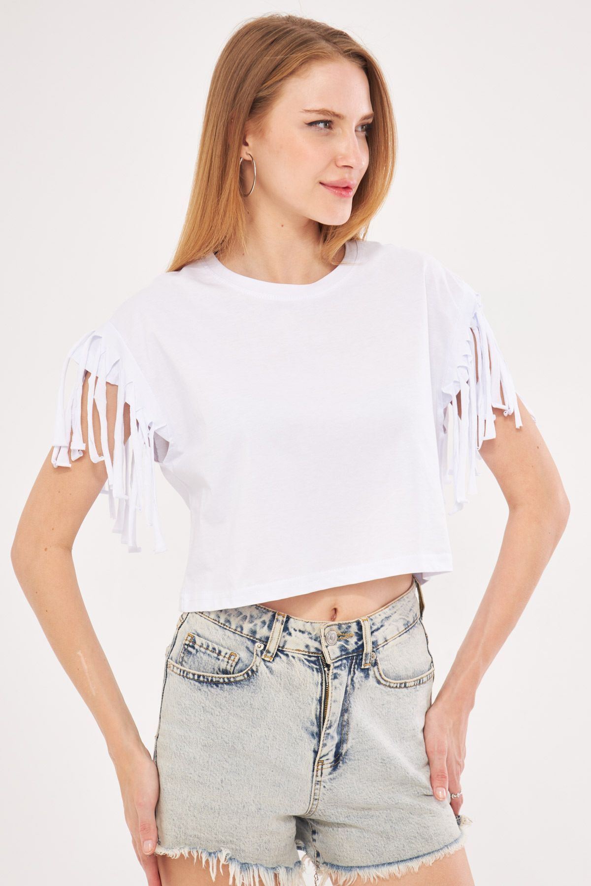 ARM-24Y024019 Beyaz Kolları Püsküllü Oversize Crop T-Shirt