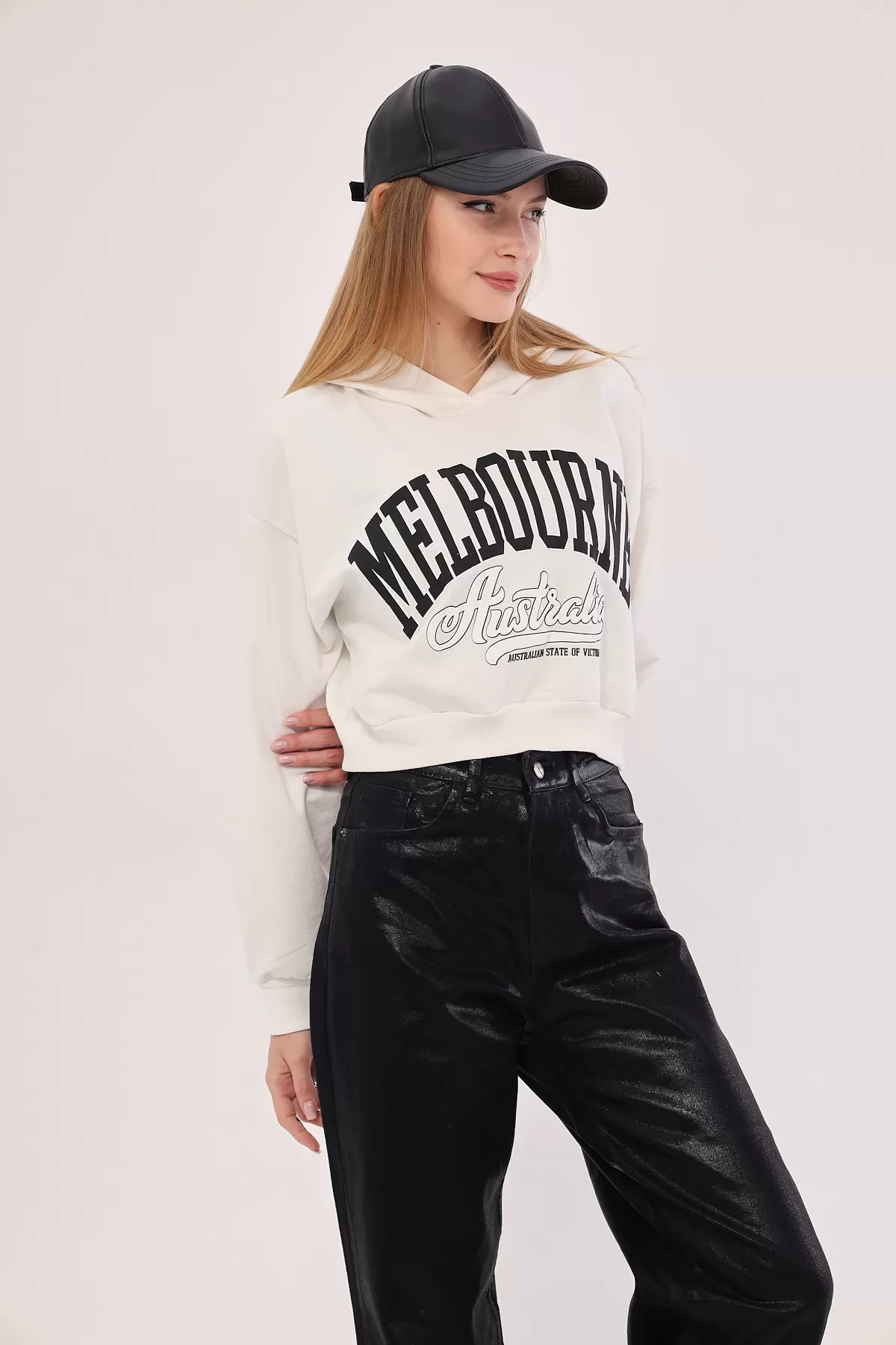 ARM-25K001028 Beyaz Önü Yazılı Kapüşonlu Crop Sweatshirt