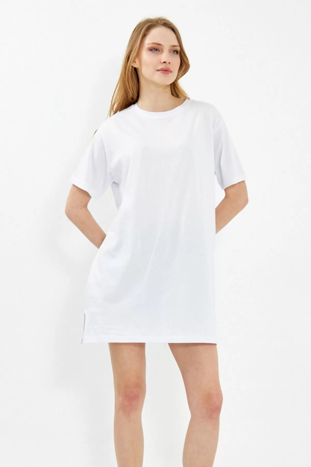 ARM-24Y024005 Beyaz Yanları Yırtmaçlı Oversize Uzun T-Shirt