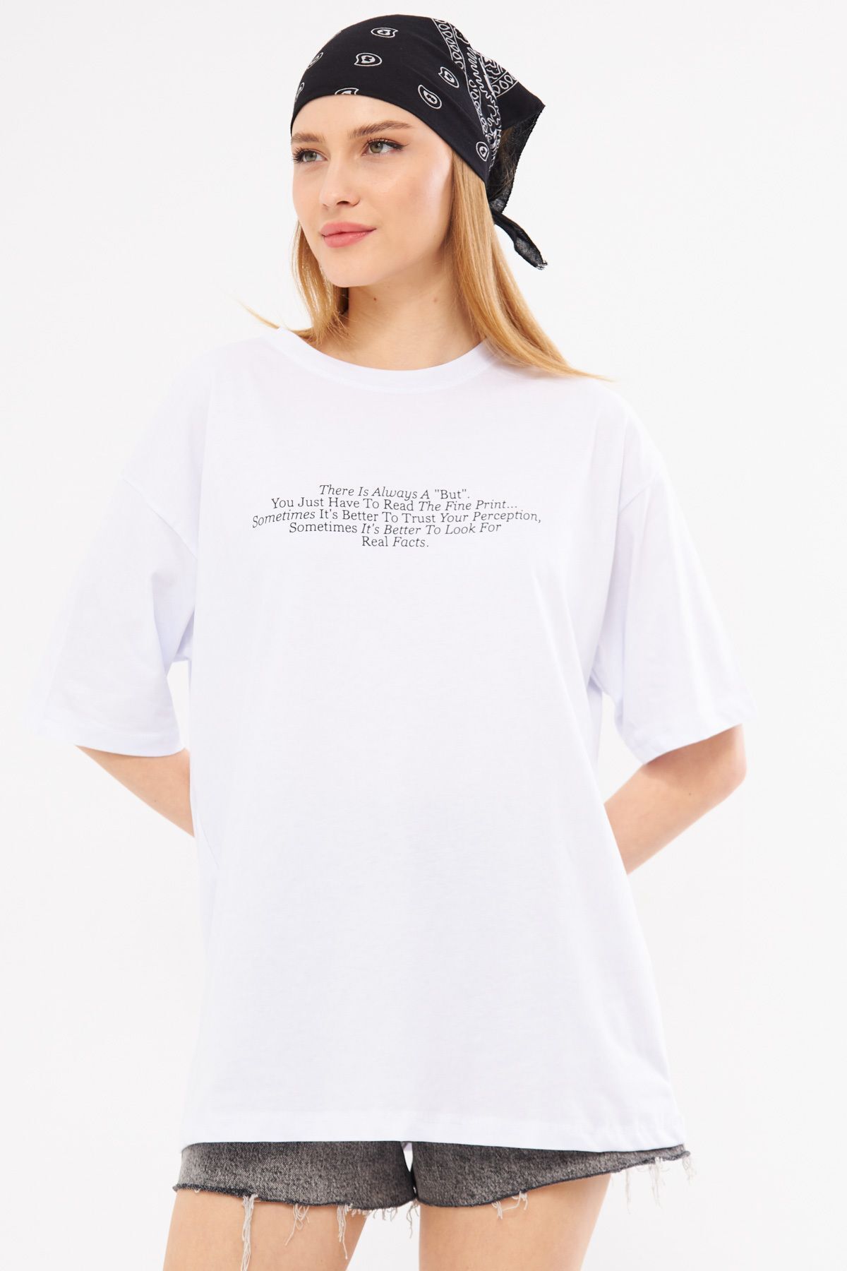 ARM-24Y024013 Beyaz Yuvarlak Yaka Önü Yazılı Oversize T-Shirt