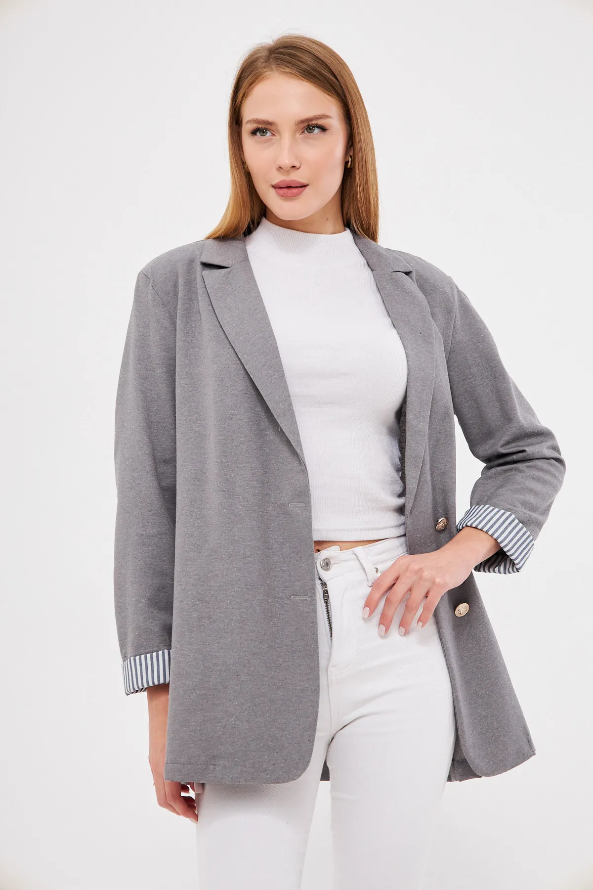 ARM-25K001015 Gri Kruvaze Yaka Kolu Katlama Detaylı Oversize Vatkalı Blazer Ceket