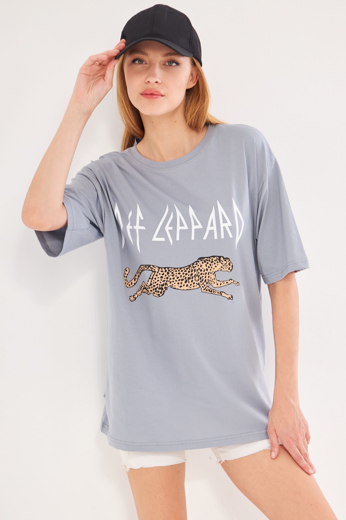 ARM-24Y024022 Gri Önü Leopar Baskılı Oversize T-Shirt