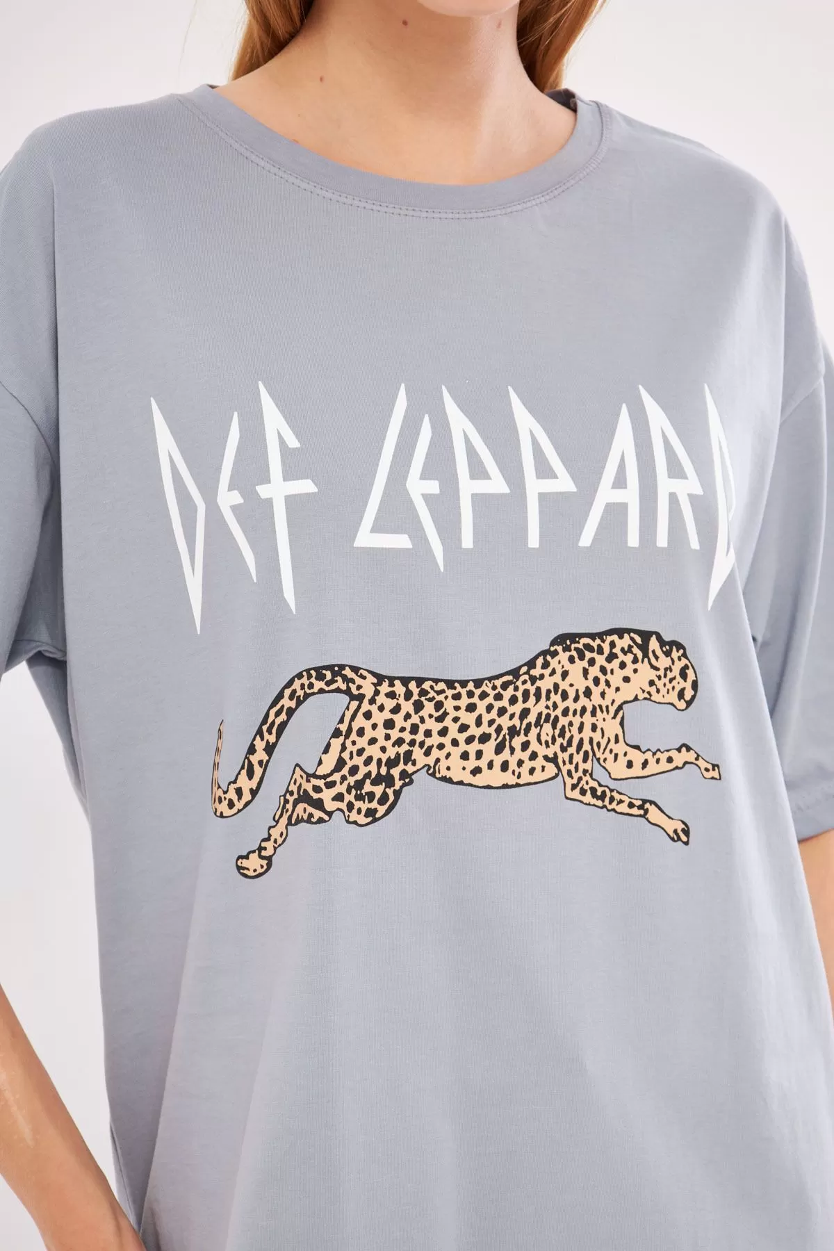 ARM-24Y024022 Gri Önü Leopar Baskılı Oversize T-Shirt