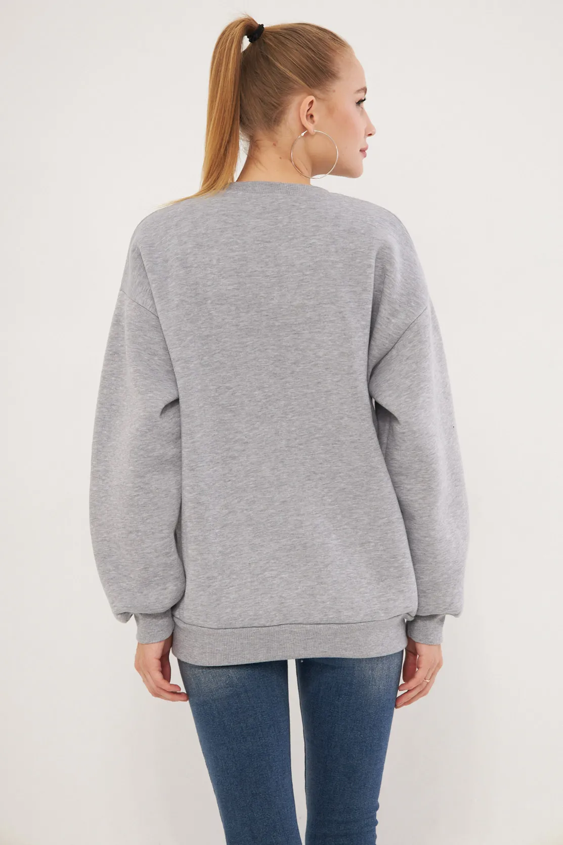 ARM-25K024002 Gri Sıfır Yaka İçi Şardonlu Aprikeli Nakışlı Oversize Sweatshirt