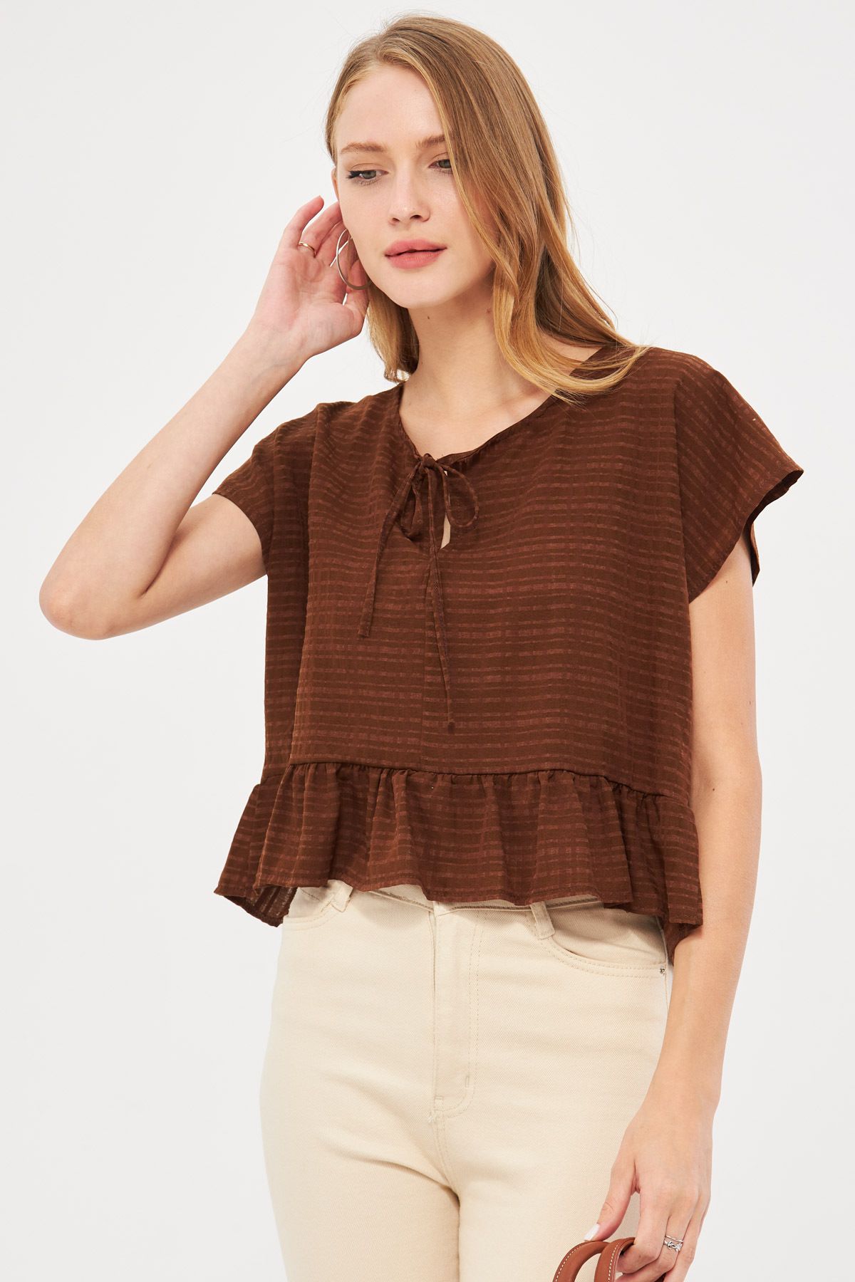 ARM-24Y001088 Kahve Yarasa Kol Yakası Bağlamalı Eteği Fırfırlı Oversize Crop Bluz