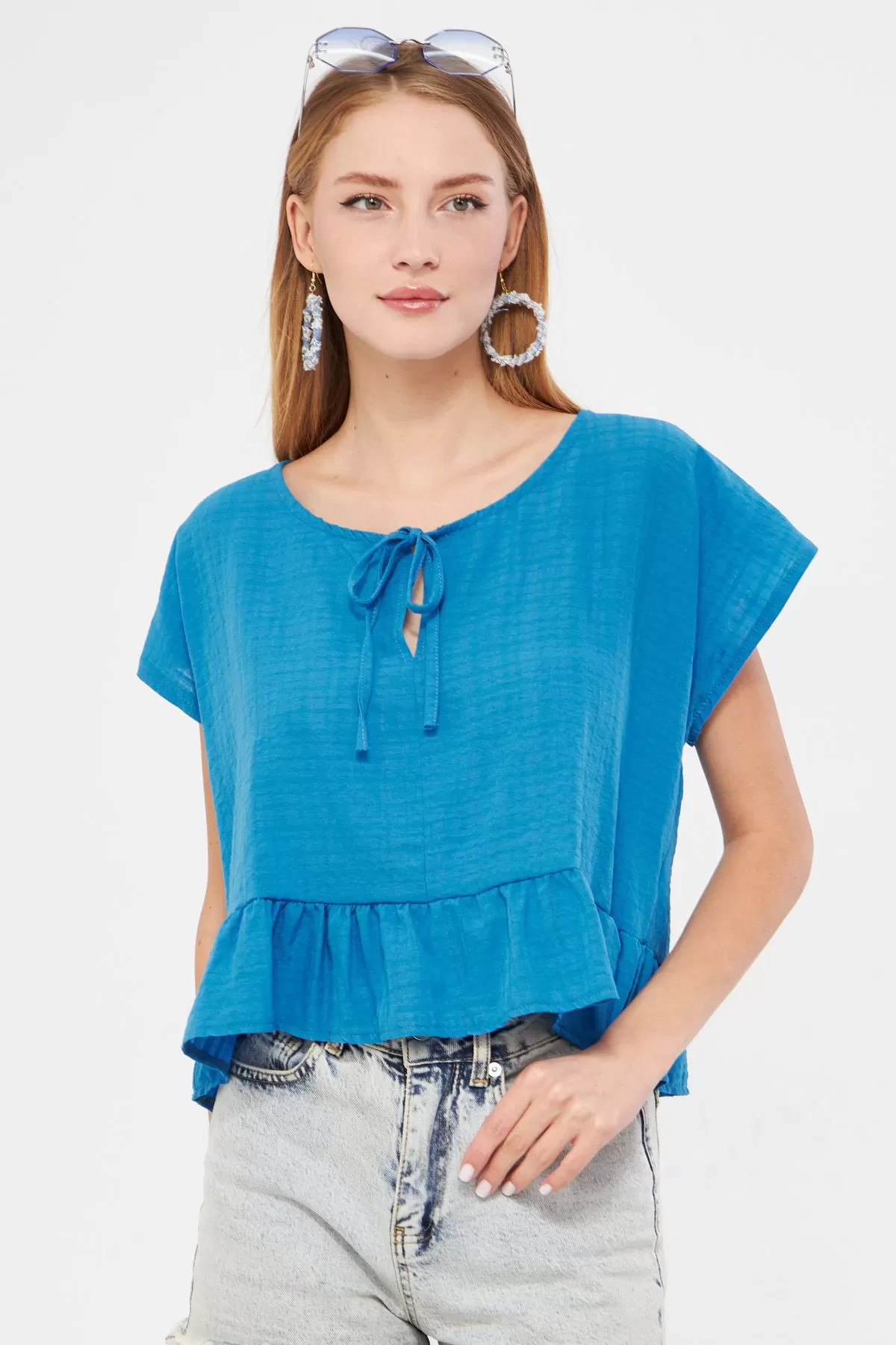 ARM-24Y001088 Mavi Yarasa Kol Yakası Bağlamalı Eteği Fırfırlı Oversize Crop Bluz