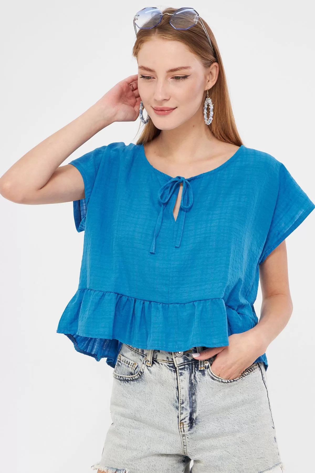 ARM-24Y001088 Mavi Yarasa Kol Yakası Bağlamalı Eteği Fırfırlı Oversize Crop Bluz