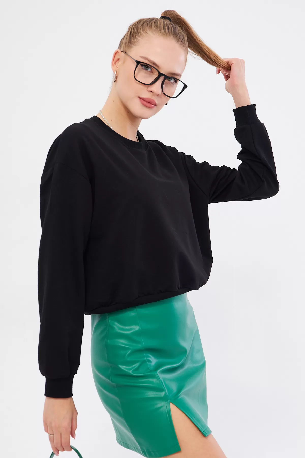 ARM-25K001027 Siyah Bisiklet Yaka Crop Sweatshirt