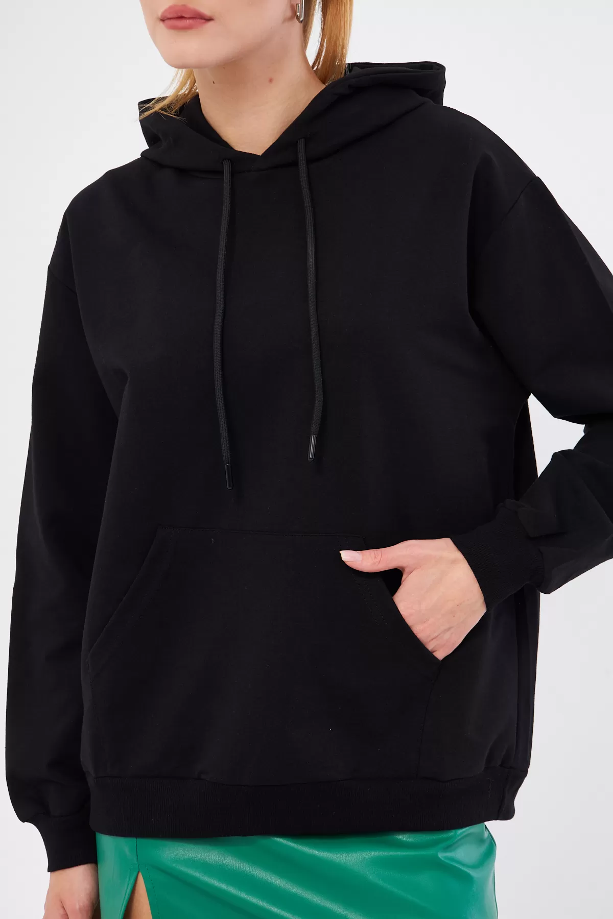 ARM-25K001025 Siyah Cepli Kapüşonlu Sweatshirt