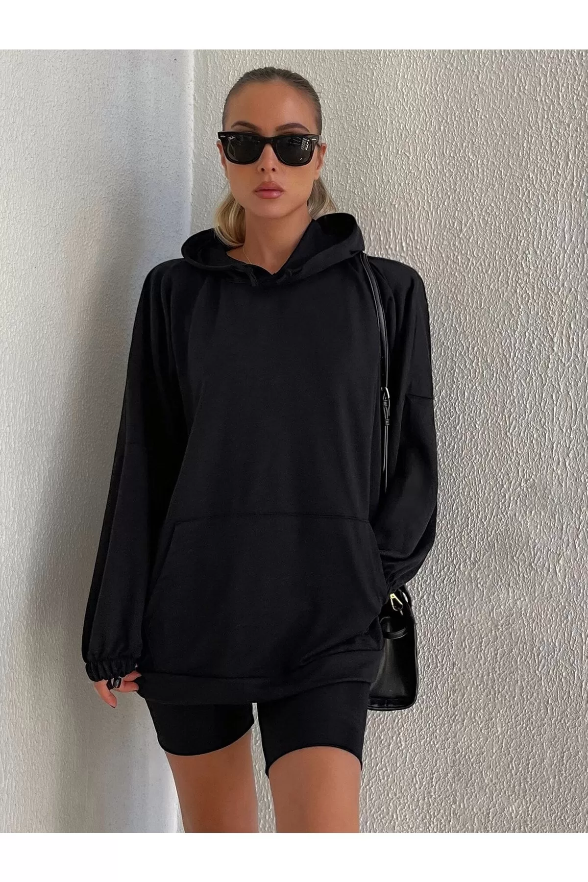 ARM-21K024027 Siyah Kapüşonlu Cepli Sweatshirt