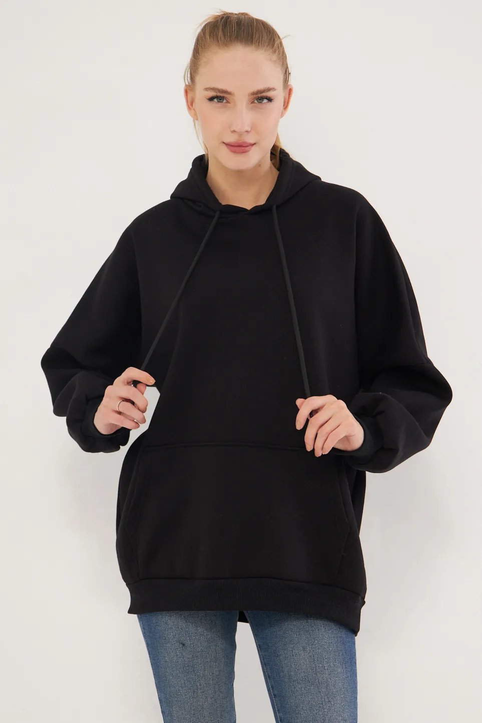 ARM-25K001045 Siyah Kapüşonlu İçi Şardonlu Kanguru Cepli Oversize Sweatshirt