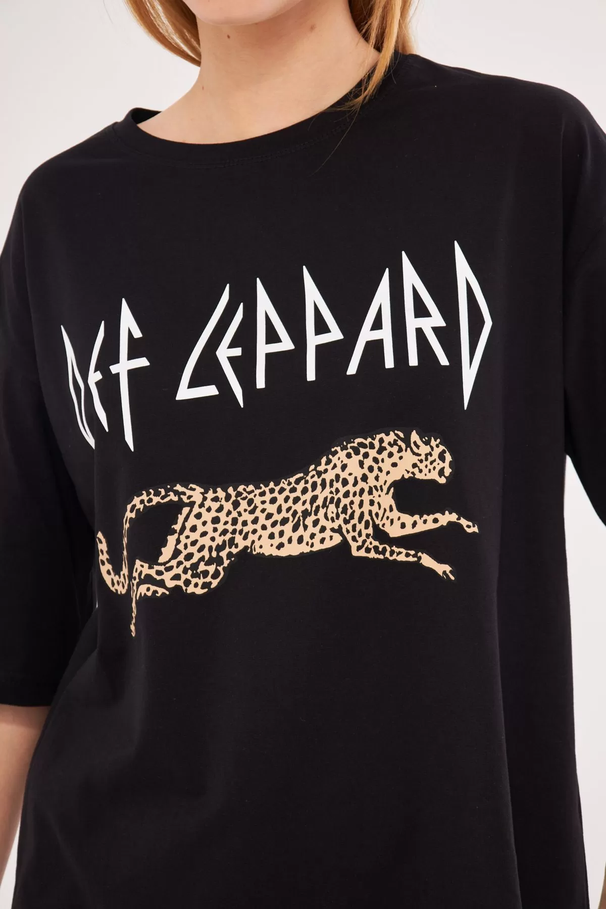 ARM-24Y024022 Siyah Önü Leopar Baskılı Oversize T-Shirt