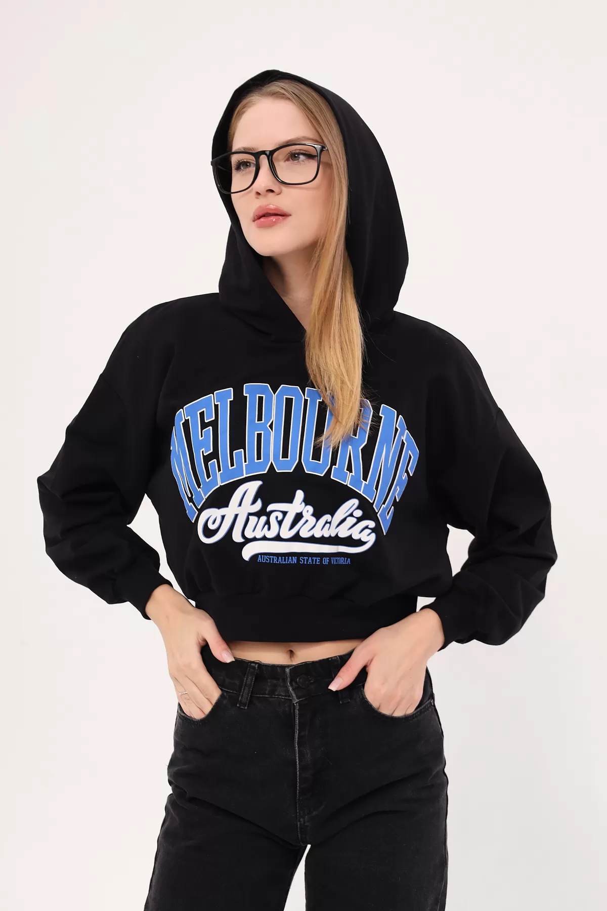 ARM-25K001028 Siyah Önü Yazılı Kapüşonlu Crop Sweatshirt