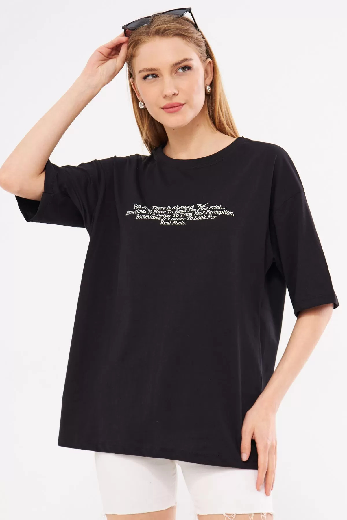 ARM-24Y024013 Siyah Yuvarlak Yaka Önü Yazılı Oversize T-Shirt