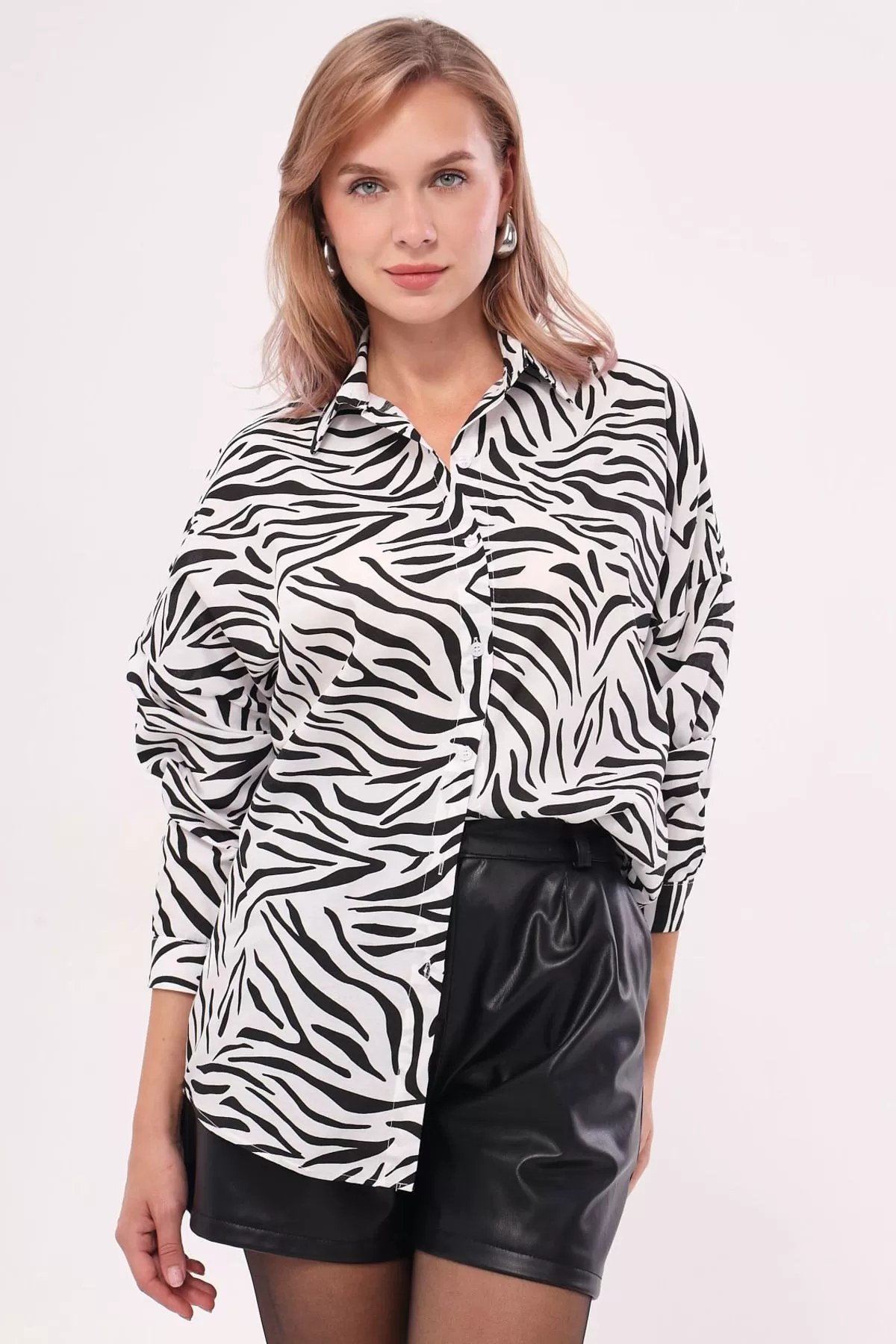 ARM-22Y001145 Siyah Zebra Desen Oversize Uzun Basic Gömlek