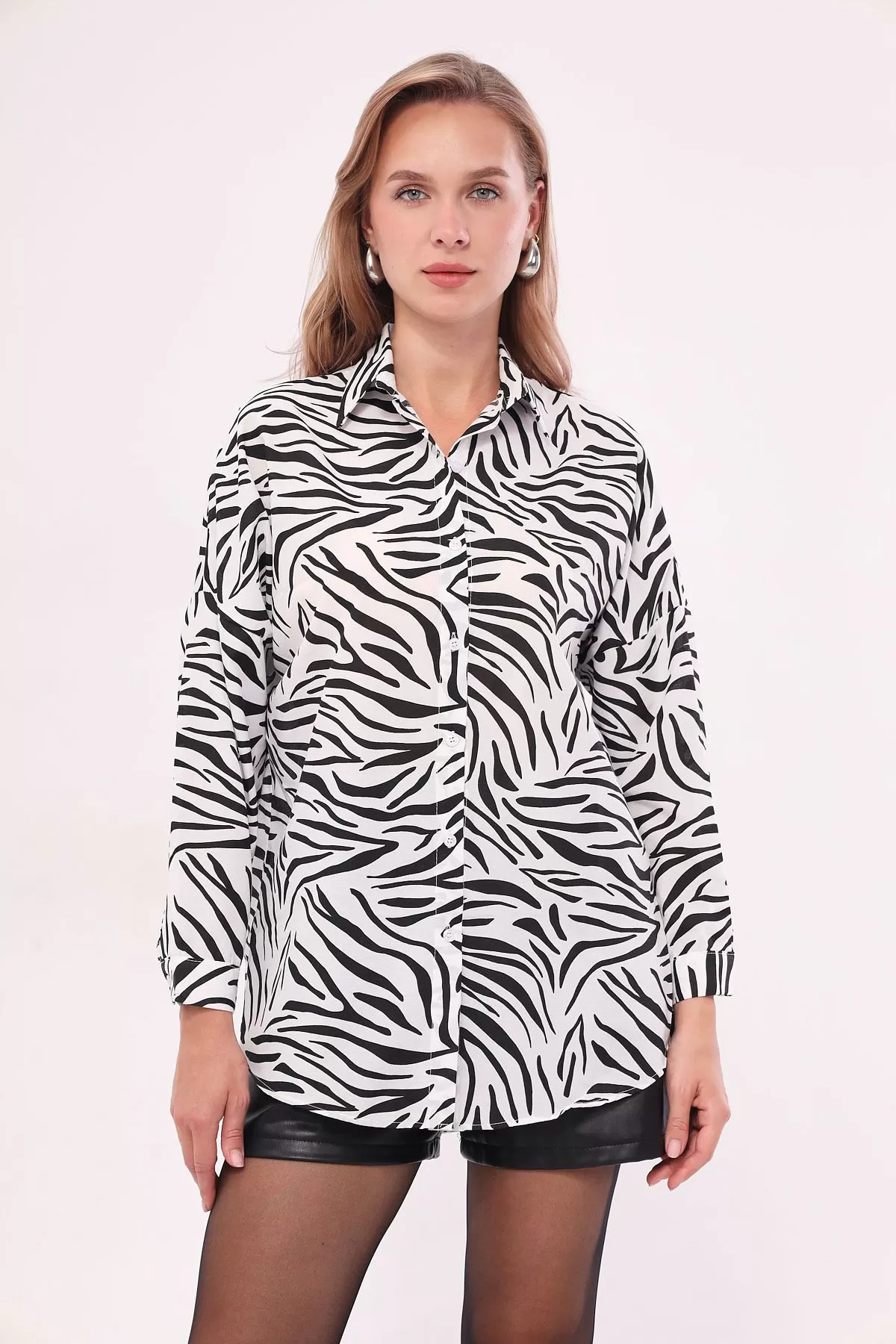 ARM-22Y001145 Siyah Zebra Desen Oversize Uzun Basic Gömlek