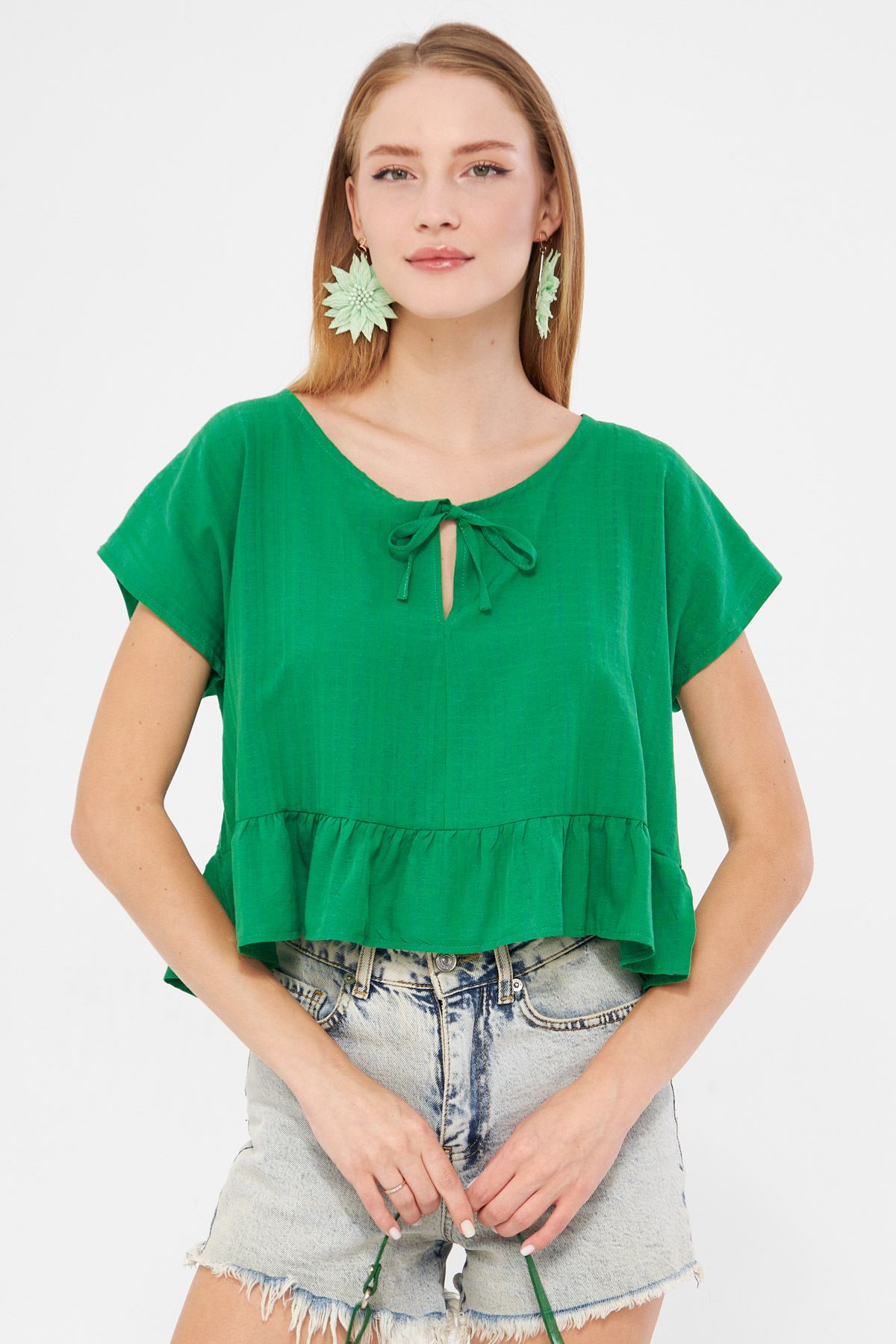 ARM-24Y001088 Yeşil Yarasa Kol Yakası Bağlamalı Eteği Fırfırlı Oversize Crop Bluz